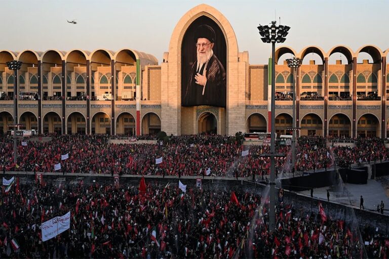 الحشود-لا-تصنع-شرعية
