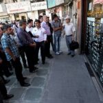 iran-tehran-currency-exchange-crowd