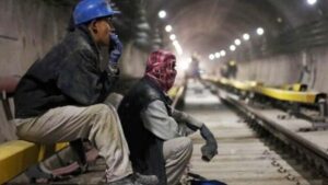 iran-workers-696x392-1